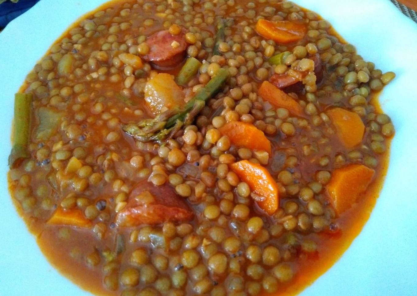Lentejas con chorizo y espárragos