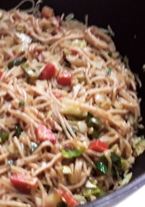 A picture of Chicken vegetables chowmein.