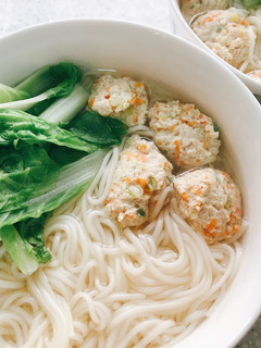 自製雞肉丸子/小白菜雞肉丸子麵 的食譜成品照片