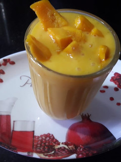 મેંગો લસ્સી (Mango Lassi Recipe In Gujarati) રેસીપી મુખ્ય ફોટો