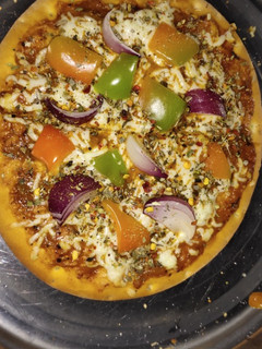 વેજી પીઝા (Veg Pizza Recipe in Gujarati) રેસીપી મુખ્ય ફોટો