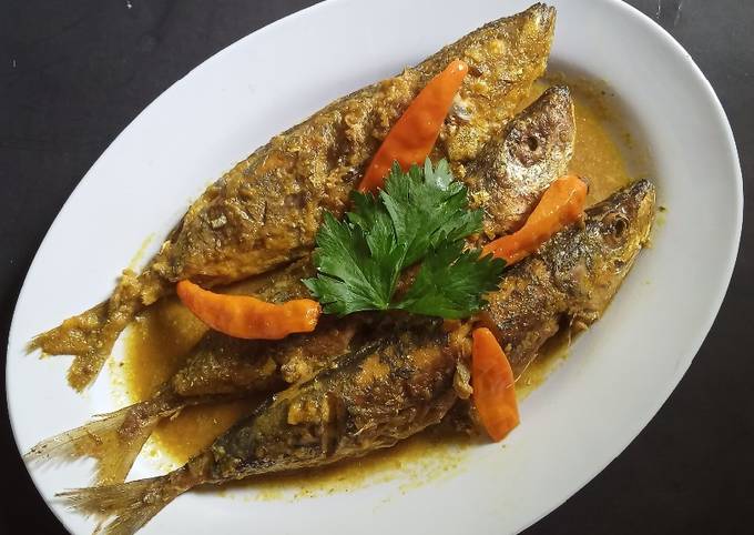 Resep Ikan Kembung Bumbu Kuning Oleh Sulis_UmmuSalma - Cookpad