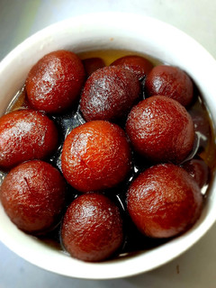 गुलाब जामुन (Gulab jamun recipe in hindi) रेसिपी मुख्य फोटो