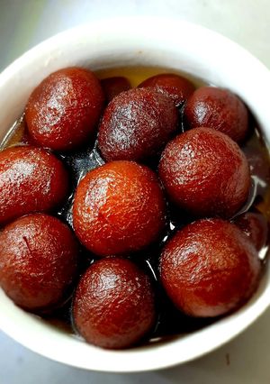 गुलाब जामुन (Gulab jamun recipe in hindi) रेसिपी मुख्य फोटो