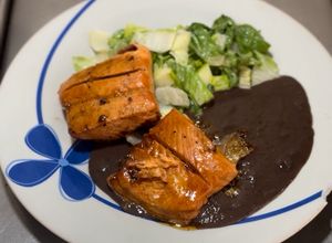 Una foto de *Salmón Jugoso con Toronja y Limón*