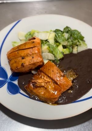 Una foto de *Salmón Jugoso con Toronja y Limón*