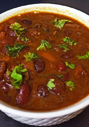 मसालेदार राजमा (masaledar rajma recipe in Hindi) रेसिपी मुख्य फोटो