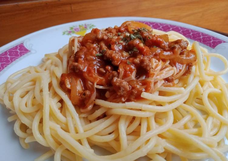 Spaghetti bolognese jamur enoki