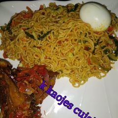 A picture of Stir fry noodles.