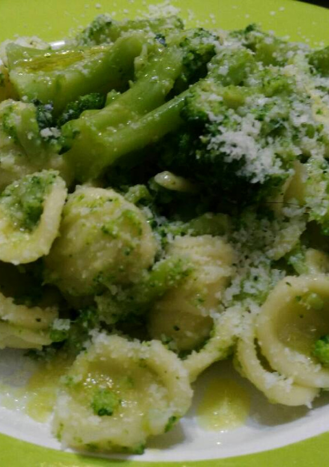 Una foto de Pasta de brócoli verde