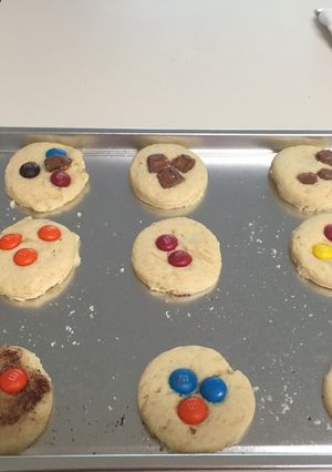 Una foto de Galletas de mantequilla con m&m