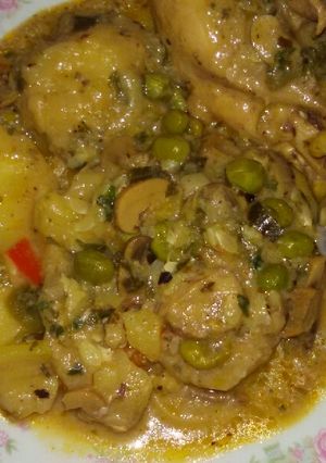Una foto de Pollo con verduras
