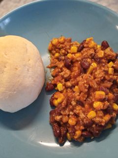 Chilis bab gluténmentes zsemlével recept fotója