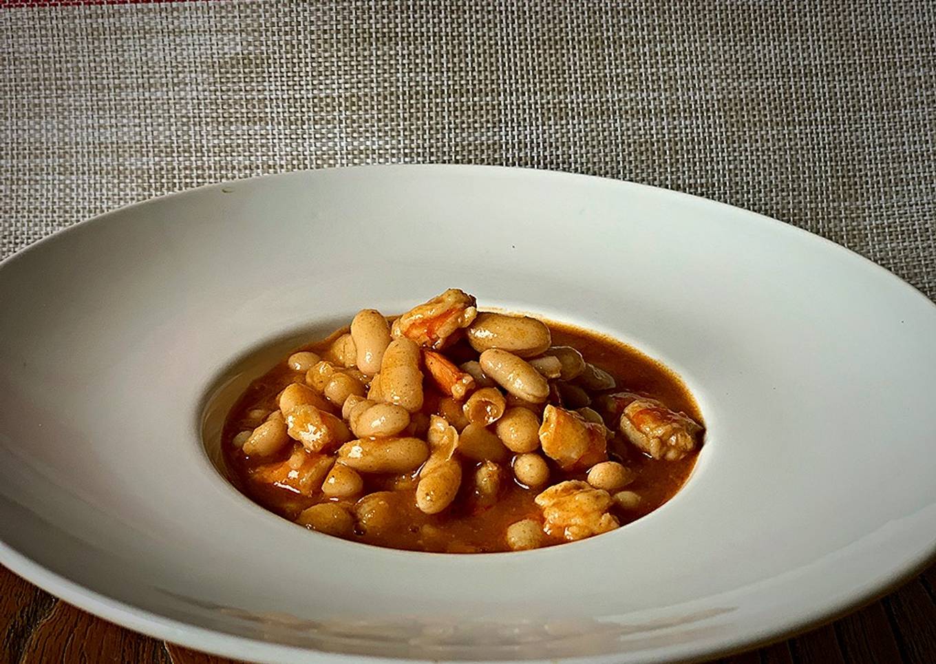 Alubias con langostinos exprés