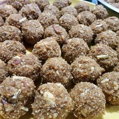 A picture of Gond makhane ke laddoo.