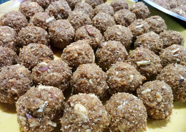 Recipe: Appetizing Gond makhane ke laddoo