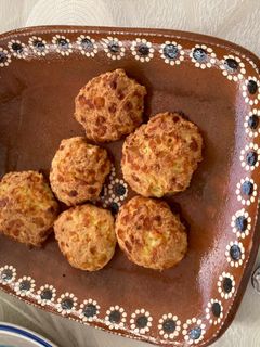 Una foto de Bolitas de queso Keto