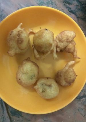 A picture of Gujju special batata vada.