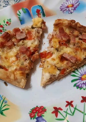 Una foto de Tarta básica de jamón, queso y tomate