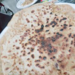A picture of Yummy crispy chicken paratha.