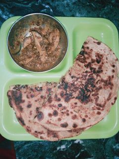 आलू का पराठा (aloo ka paratha recipe in Hindi) रेसिपी मुख्य फोटो