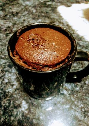 Una foto de Soufflé de chocolate en el microondas en una taza