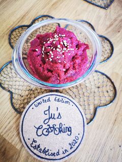 Une photo de Houmous de betterave 💜