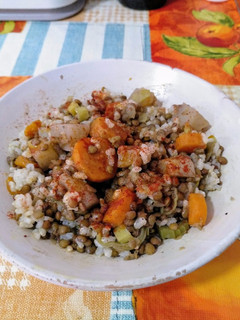 Una foto de Lentejas a la jardinera con arroz integral
