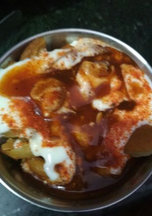 A picture of Dahi bhalla.