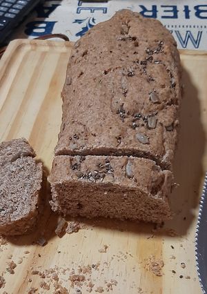 Una foto de Pan de harina integral con semillas