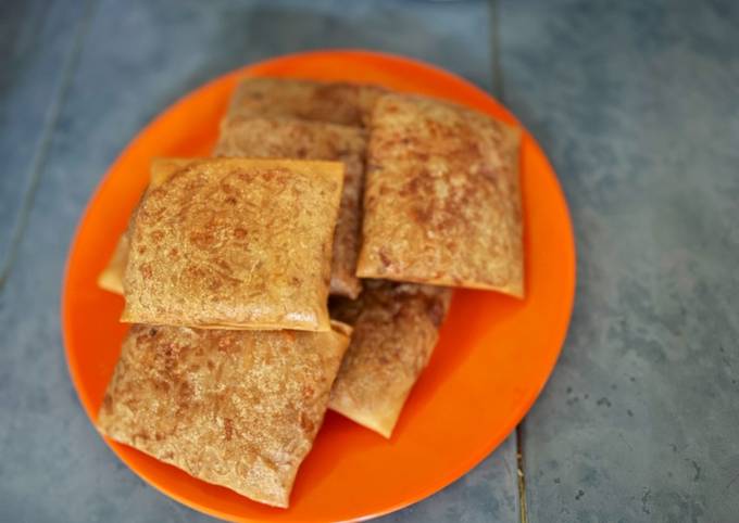 Bagaimana Menyiapkan Martabak Mie Pakai Kulit Lumpia, Bikin Ngiler