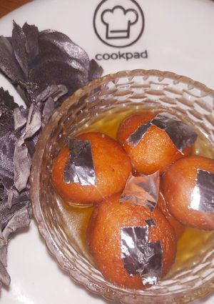 A picture of Gulab jamun.