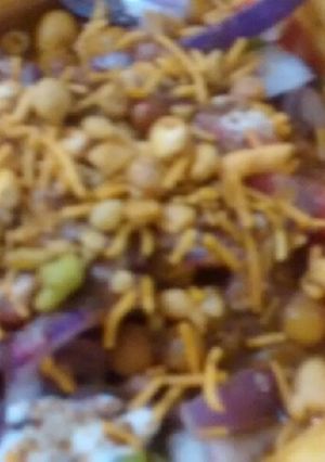 A picture of Aloo tikki chat.