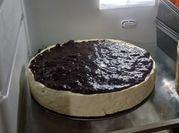 Una foto de cheesecake con base de oreo
