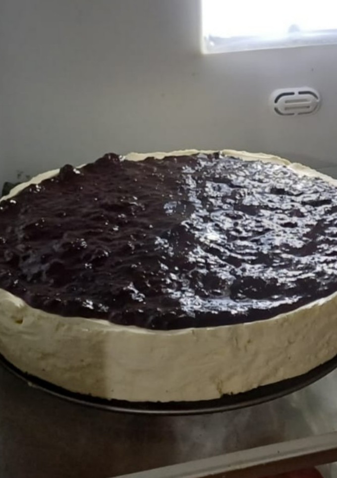 Una foto de Cheesecake de frutos rojos sin horno