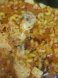 Guisado de alitas de pollo con fideos colita de cerdo