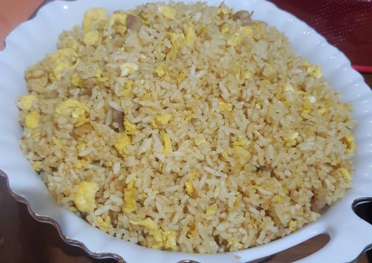 Cara Menyiapkan Nasi Goreng Ayam plus Kornet Sapi Sempurna