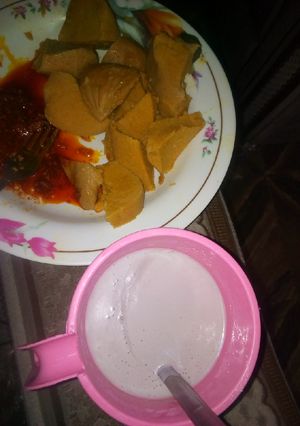 A picture of Alala and kunun gyada.