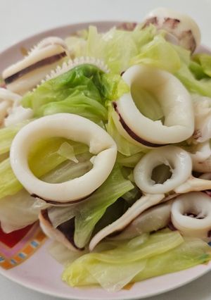 高麗菜炒透抽 的食譜成品照片