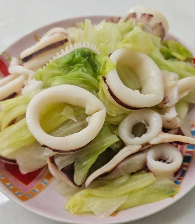 高麗菜炒透抽 的食譜成品照片