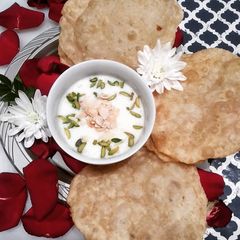A picture of Kheer puri.
