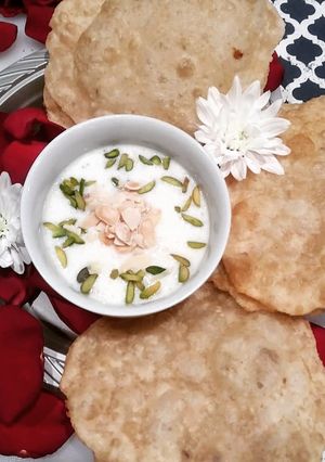 A picture of Kheer puri.
