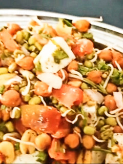 स्प्राउट्स सलाद(Sprouts Salad Recipe in Hindi) रेसिपी मुख्य फोटो