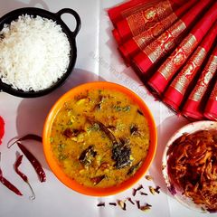 A picture of Muri Ghonto (Fish head curry with lentils).