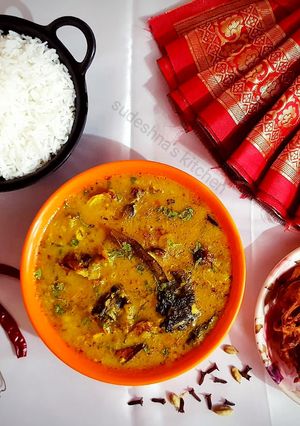 A picture of Muri Ghonto (Fish head curry with lentils).