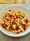 Fideos con tomate fresco