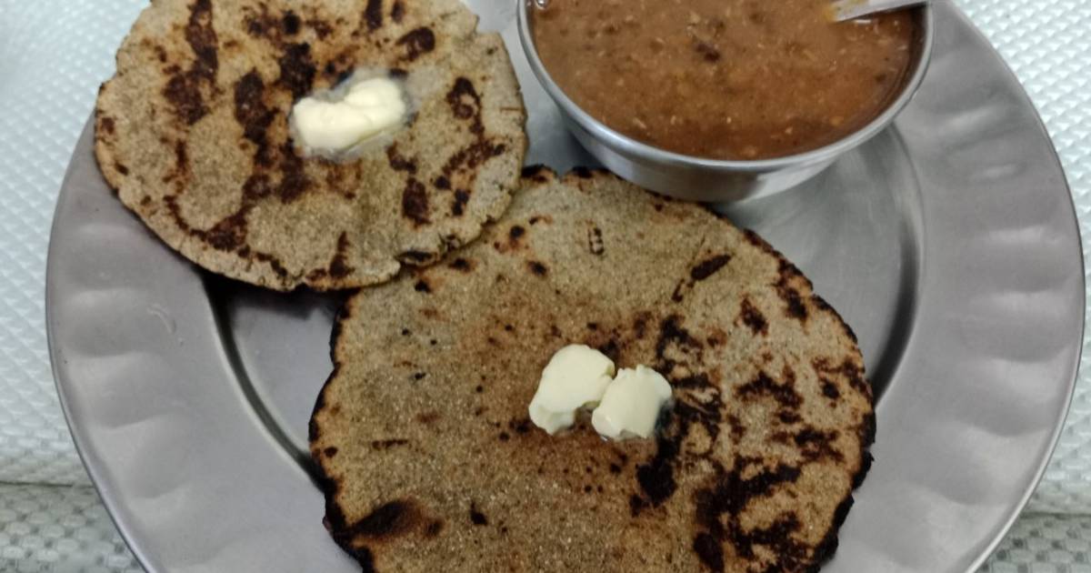 बाजरे की रोटी और उड़द दाल (bajre ki roti aur urad dal recipe in Hindi)  रेसिपी बनाने की विधि in Hindi by pinky makhija - Cookpad