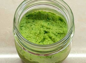 Foto di Pesto piccante di cavolo nero (con gli scarti)