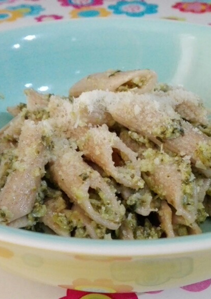 Una foto de Pasta integral de Espelta con brócoli salsa pesto