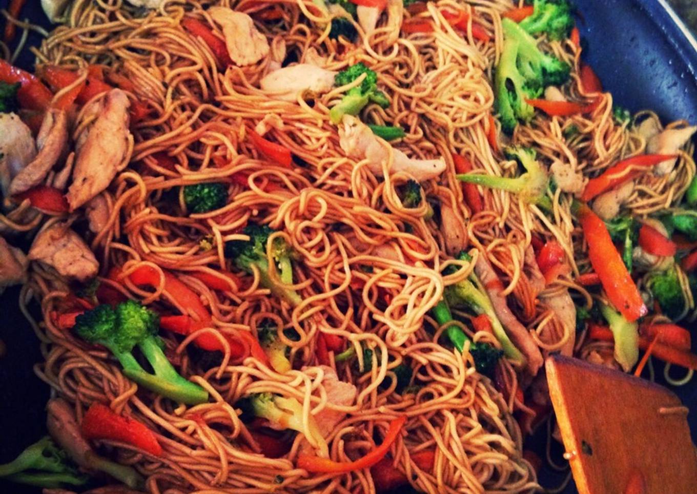 Noodles con brócoli, zanahoria y pollo 🐓 🥕🥦🍜